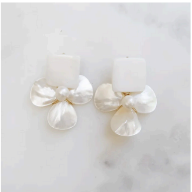 The Louise Earring in Pearl